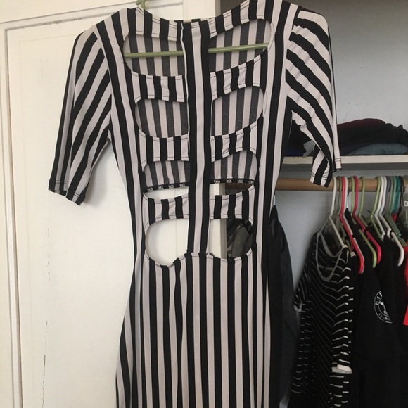 Striped cut out dress - Picture 4 of 4